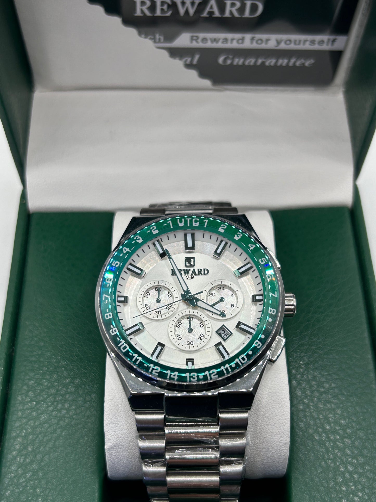 REWARD Luxury Chronograph Watch – White Dial Emerald Green Bezel