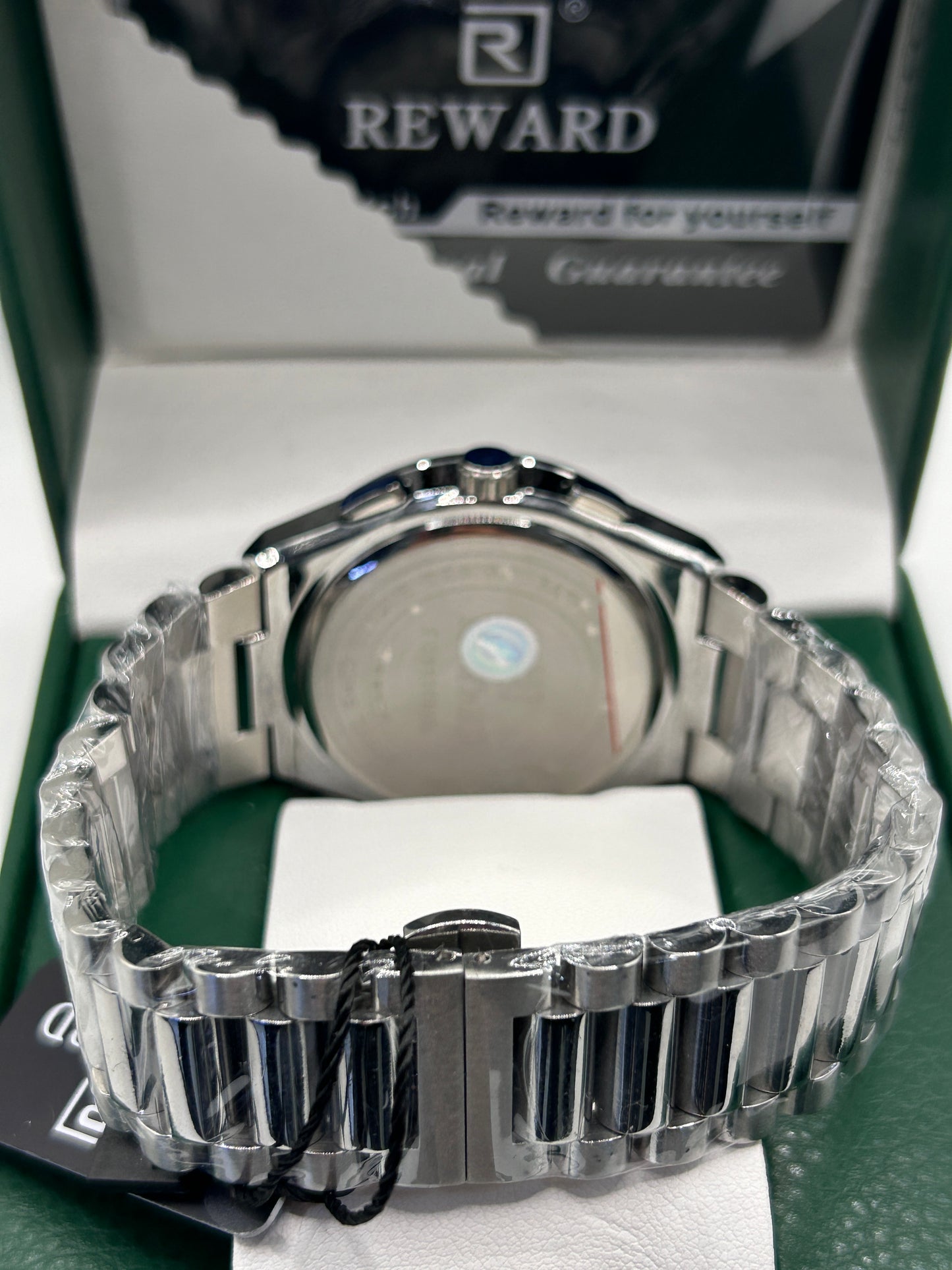 REWARD Luxury Chronograph Watch – White Dial Emerald Green Bezel