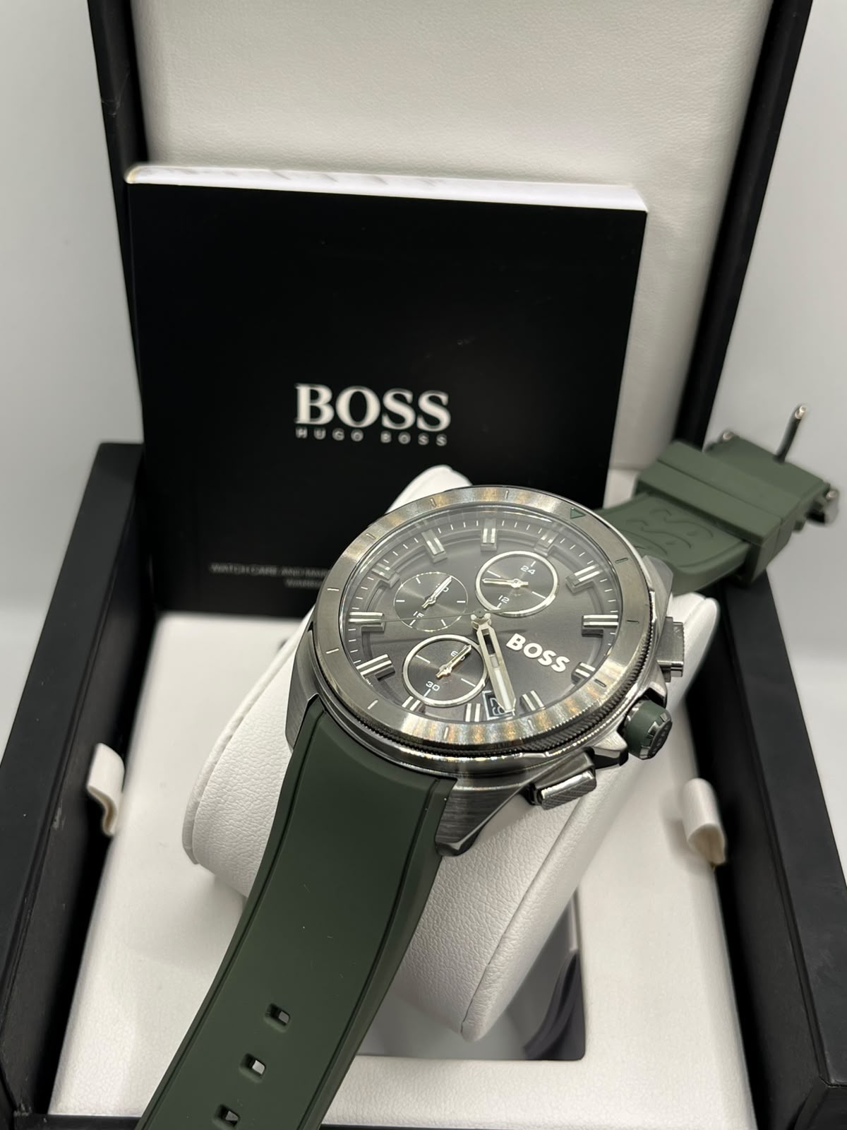 Coffret Montre Homme Hugo Boss Cadran Vert & Bracelet Acier (Copy)