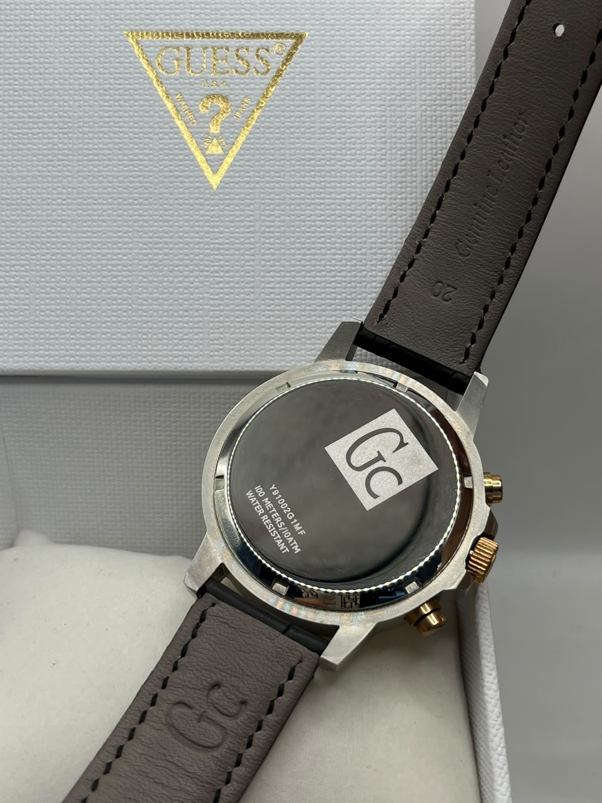 Guess Men's Black Dial & Black Silicone Strap Watch0 (Copy)